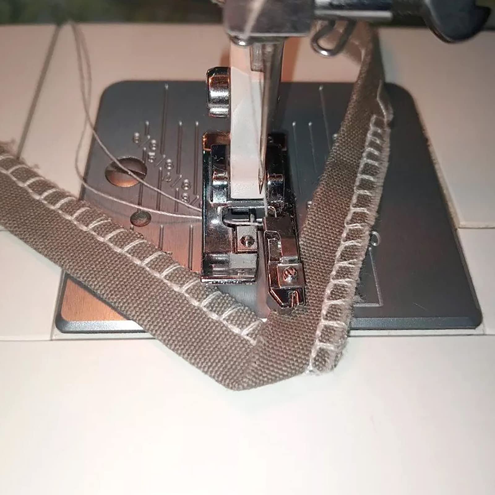 Snap On Overcast Presser Foot (G) Fits for All Low Shank Snap-On Singer, Brother, Babylock,New Home, Janome, Kenmore, Euro-Pro, White, Juki, Simplicity, Elna Sewing Machines