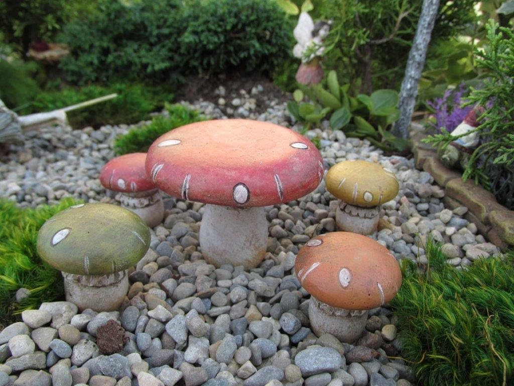 kids mushroom table