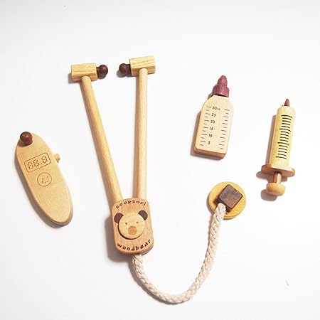 Amazon Co Jp スプソリ 木のおもちゃ 木製お医者さんごっこセット 聴診器 注射器 電子体温計 飲み薬の4点セット Do 01 ベビー マタニティ