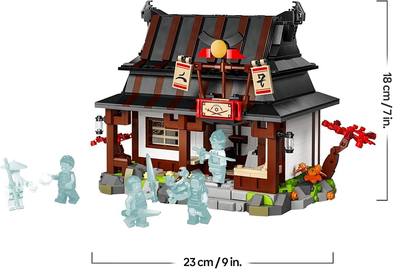 NINJAGO 15-jähriges Jubiläum: Vier-Waffen-Schmiede - Ninja Haus Spielzeug mit sammelbarer Minifigur und Sammelkarten - Nostalgisches Geschenk für Jungen ab 14 Jahren und Erwachsene Fans - 71858 — Foto 7 von 8