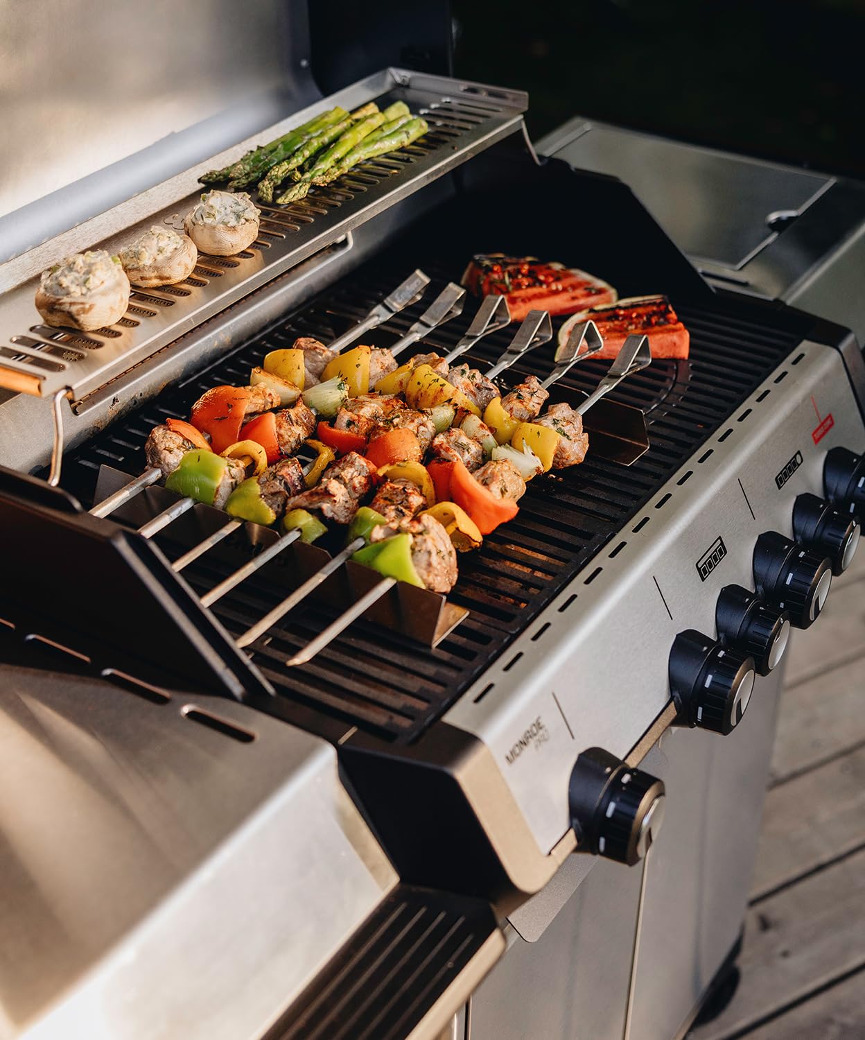 Enders® Gasgrill MONROE PRO 4 SIKR TURBO, 4-Edelstahlbrenner, Seitenkocher, Infrarot-Backburner, Sichtfenster, HEAT RANGE™, SWITCH GRID™, 800 °C TURBO ZONE™, SIMPLE CLEAN™, #8362 5