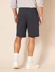 Amazon Essentials Men's Classic-Fit 9" Chino