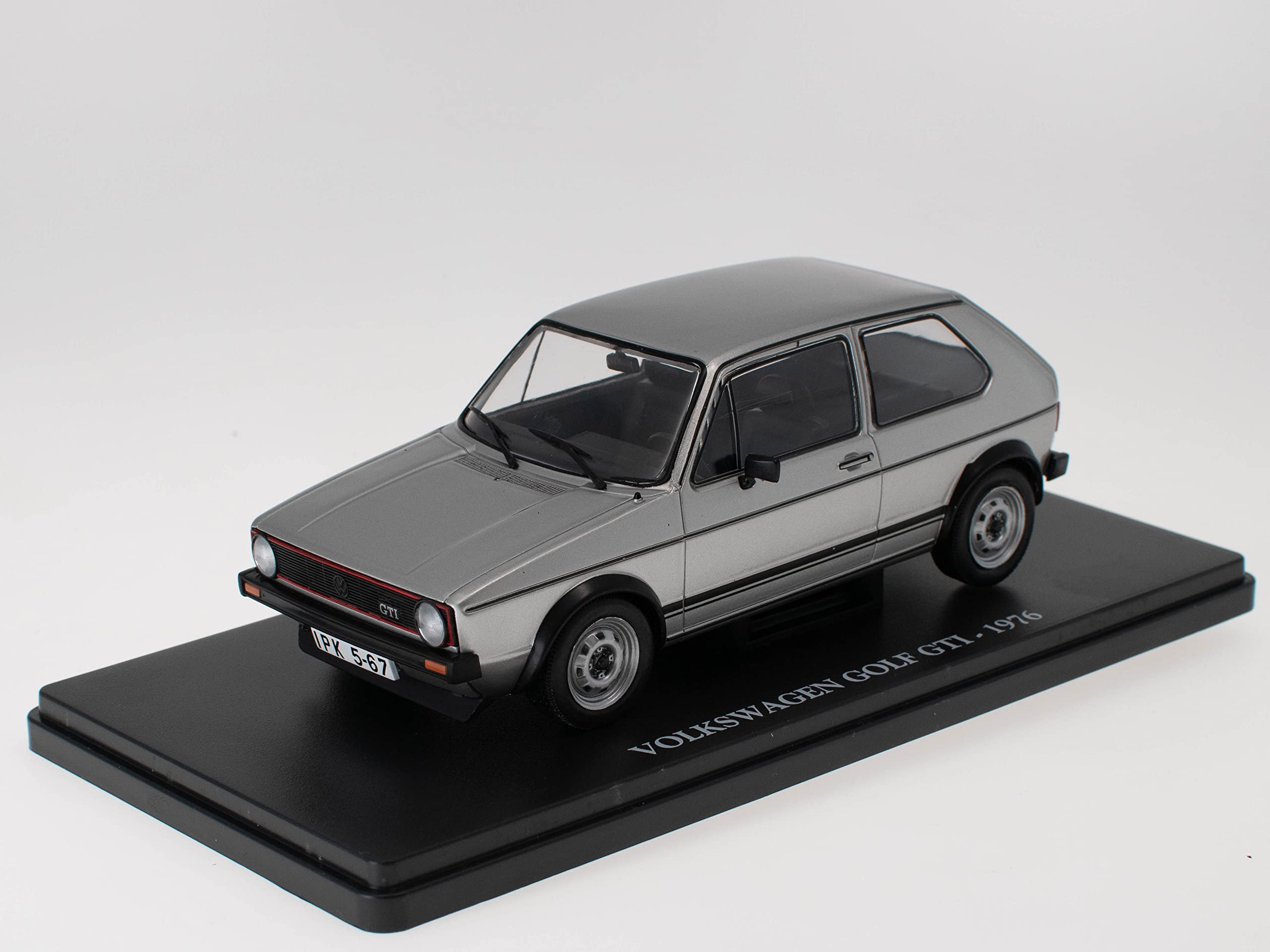 OPO 10 - Collectible miniature car 1/24 compatible with VOLKSWAGEN GOLF GTI - 1976 - VC004