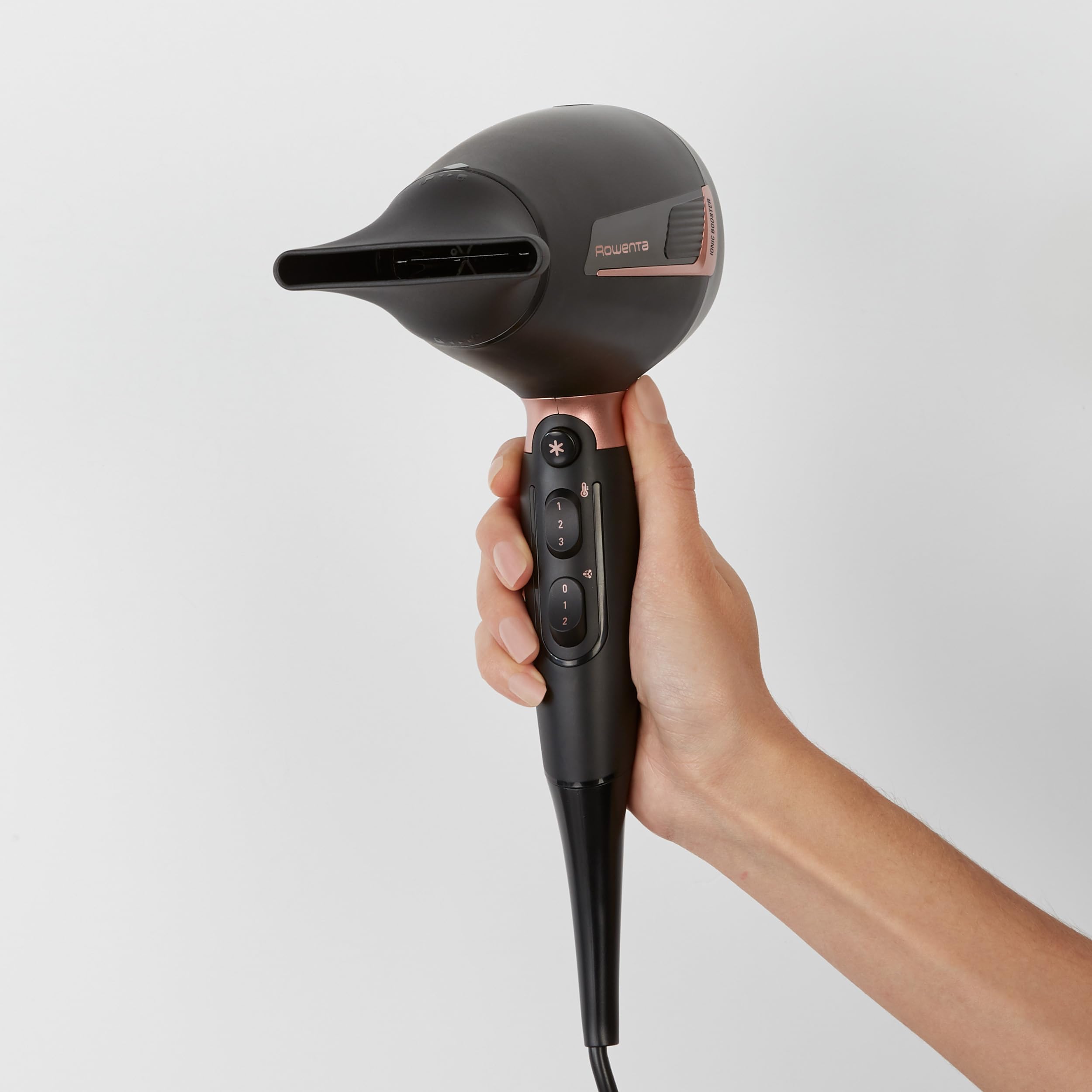 Rowenta Pro Expert Haartrockner, 2200-Watt-Pro-AC-Motor, besonders schnelle Trocknung, Ionen-Booster-Technologie, vielseitiges Zubehör, einfach zu bedienen, Kaltstufe, Schwarz/Roségold, CV8830F0 6