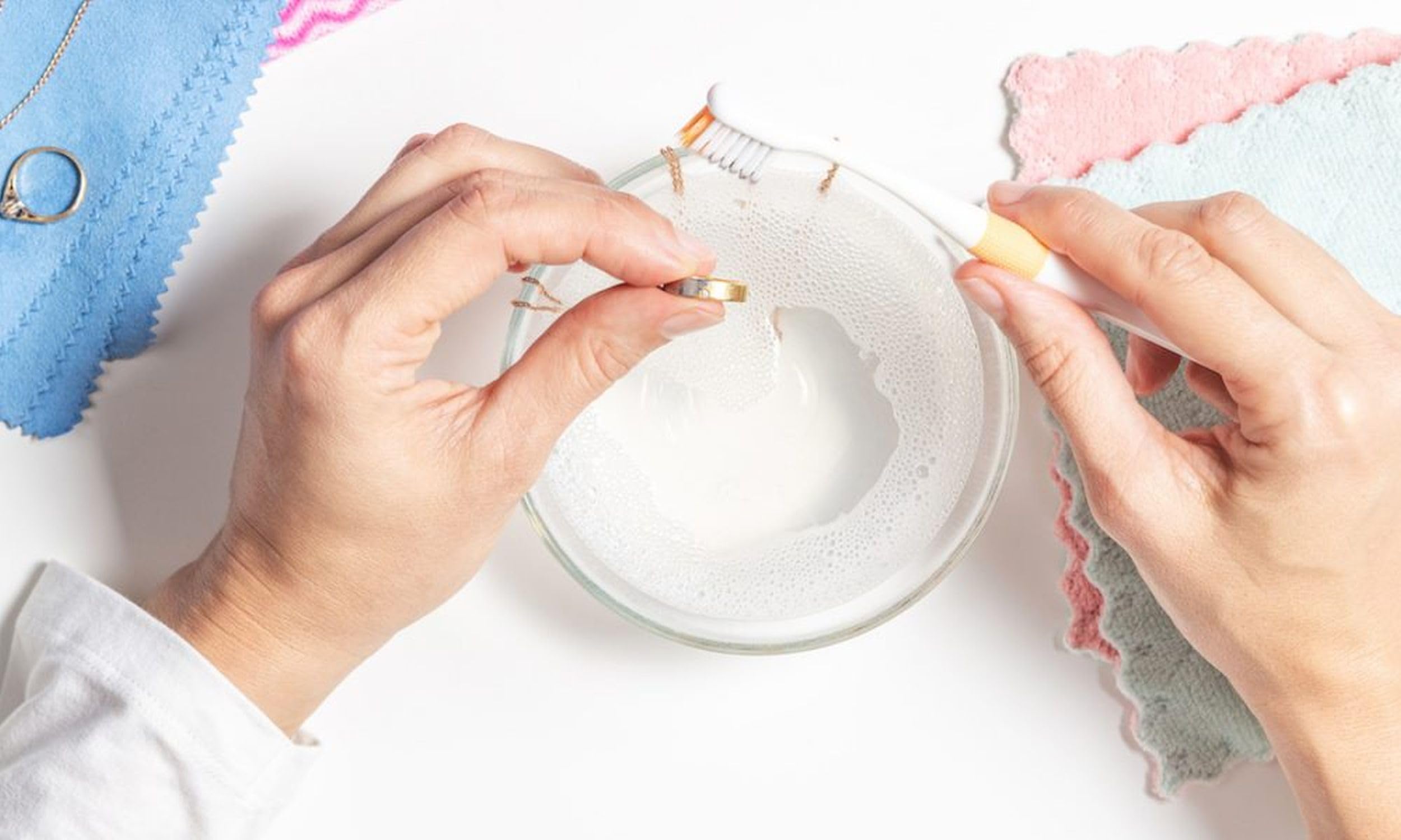 Swirl Liquid Jewellery Cleaner with Basket for Silver, Gold, Platinum, Gemstones & Diamonds | Clean and Shines (145ml)