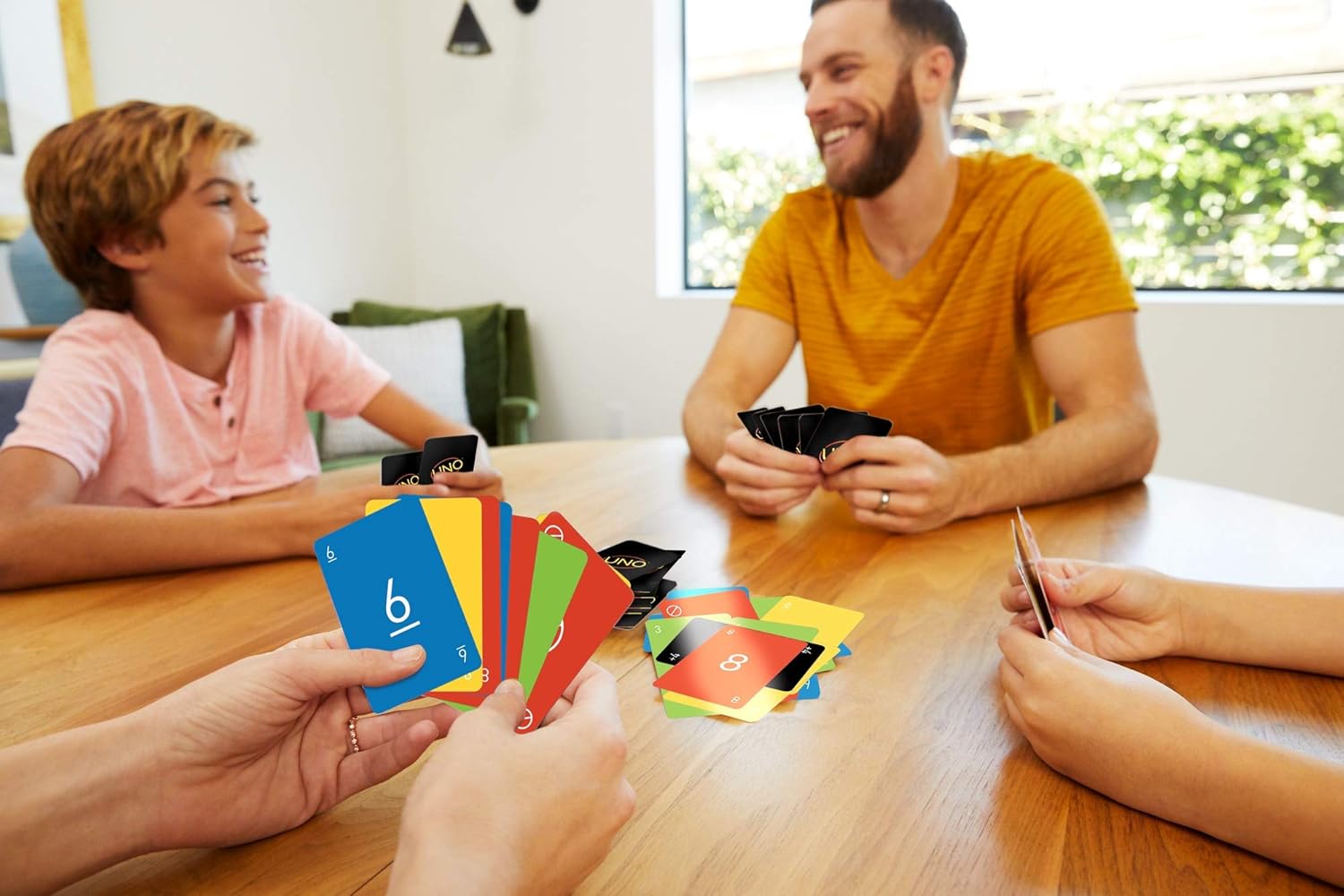 Mattel Games UNO Minimalista Card Game Featuring Designer Graphics by Warleson Oliviera, 108 Cards, Kid, Family & Adult Game Night, Unique Gift Design Lovers Ages 7 Years & Older: Toys & Games