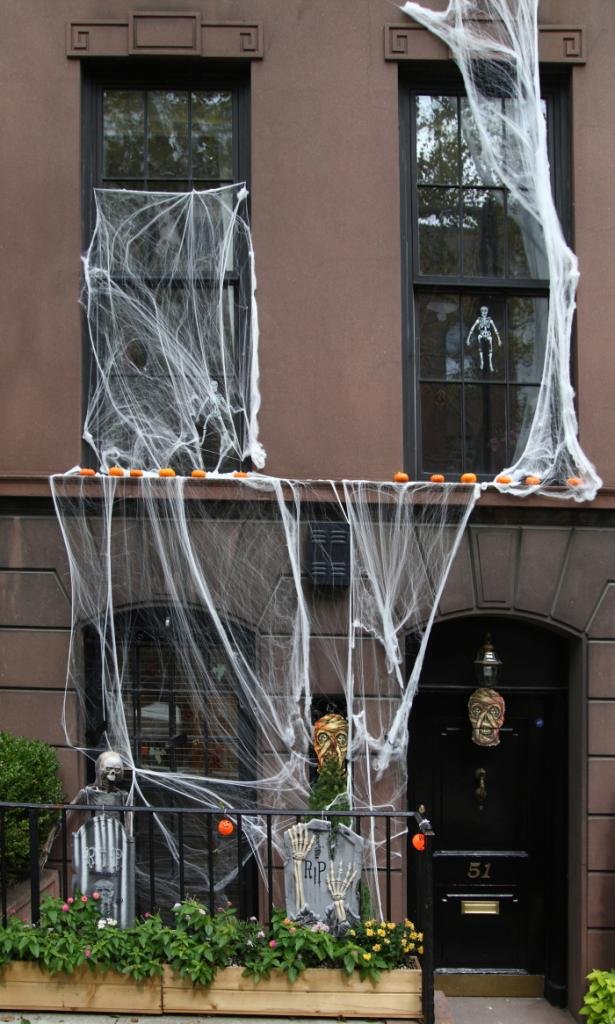 Almatess Halloween Decorations 60 Pcs 5 Different Spiders with 120g Halloween Spider Web Spider Cobweb for Halloween Decoration