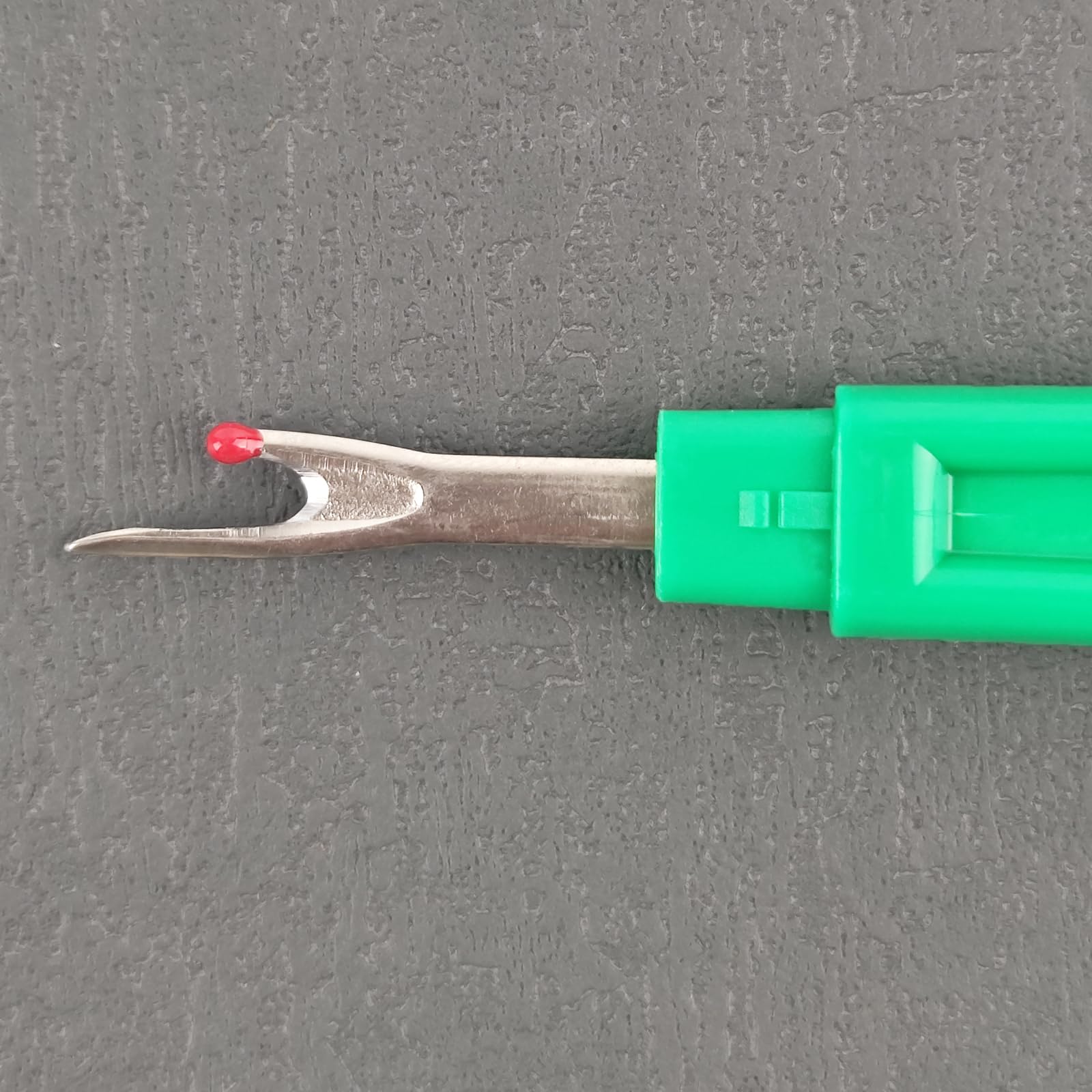 GDMINLO 5 Pieces Colorful Seam Ripper Assortment Thread Remover Kit 2 Big and 2 Small Handy Stitch Sewing Tools with 1 Scissors for Removing Unwanted Hems and Seams