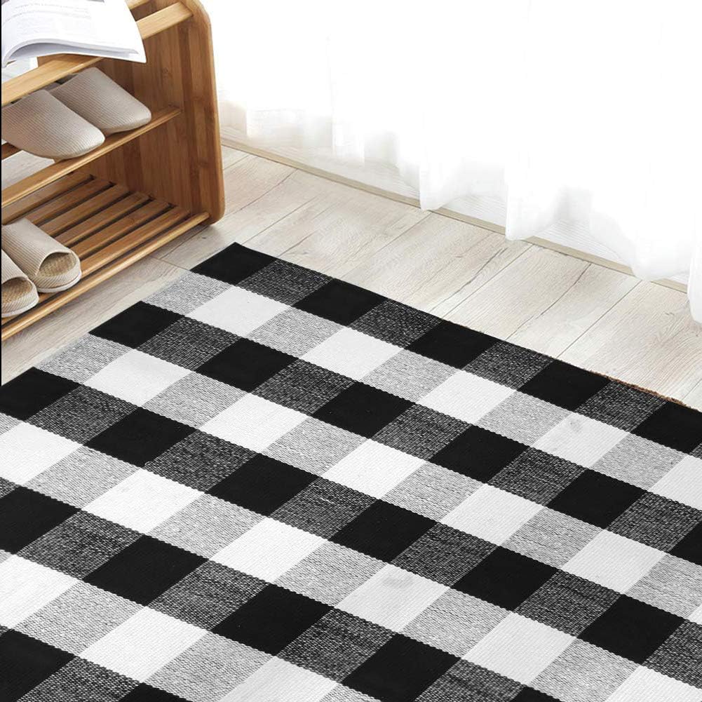 SEEKSEE 100% Cotton Plaid Rugs Black/White Checkered Plaid Rug Hand-Woven Buffalo Checkered Doormat Washable Porch Kitchen Area Rugs, 5.5ft x 7.5ft: Kitchen & Dining