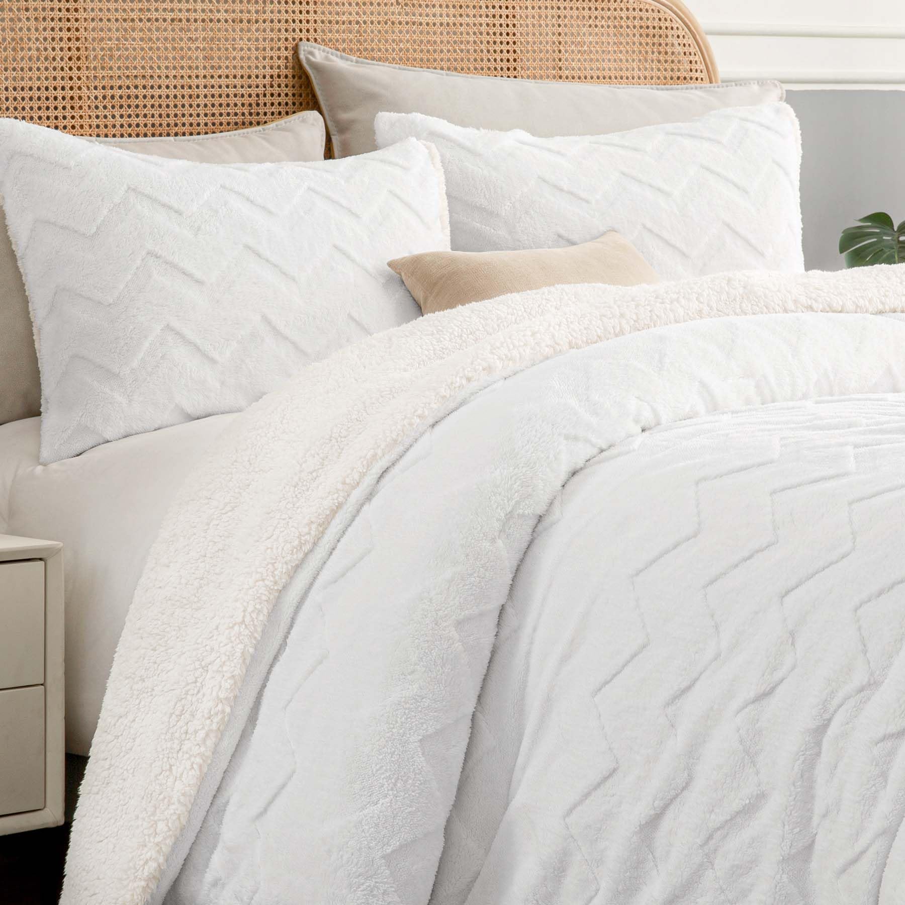 BEDELITE Fluffy King Size Comforter Set - Super Soft Sherpa White Comforter for King Size Bed, Luxury Warm Bedding Set for Winter, Fuzzy Bed Set 3 Pieces (1 Comforter, 2 Pillowcases) Image BEDELITE Fluffy King Size Comforter Set - Super Soft Sherpa White Comforter for King Size Bed, Luxury Warm Bedding Set for Winter, Fuzzy Bed Set 3 Pieces (1 Comforter, 2 Pillowcases) Image