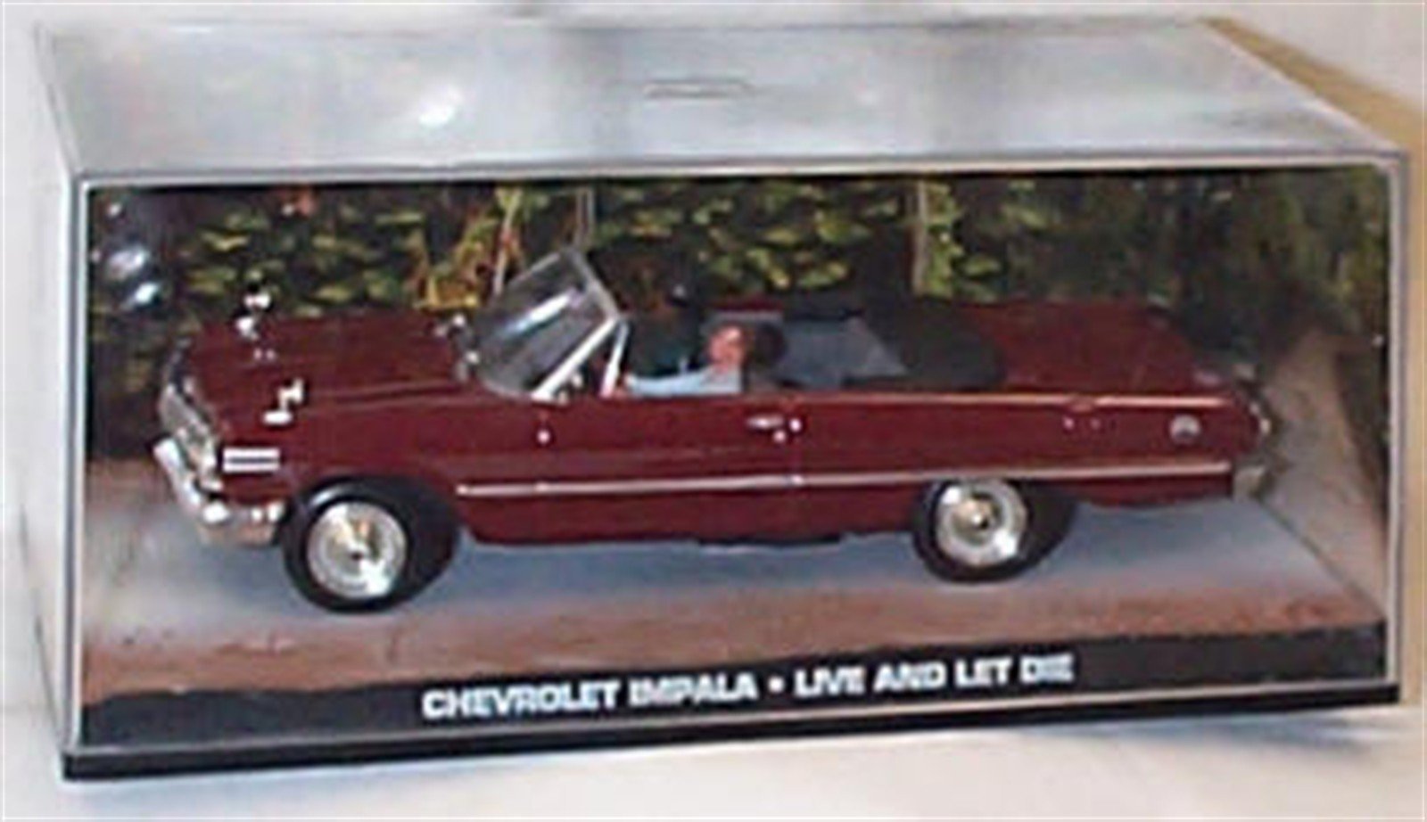 Universal Hobbies james bond 007 chevrolet impala custom coupe live and let die film scene car 1:43 scale diecast mode