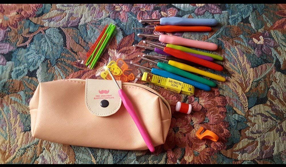 Spring 11pcs Rainbow Crochet Set ergonomic soft rubber ergonomic handle with crochet hooks 19pcs Accessories (Rosa)