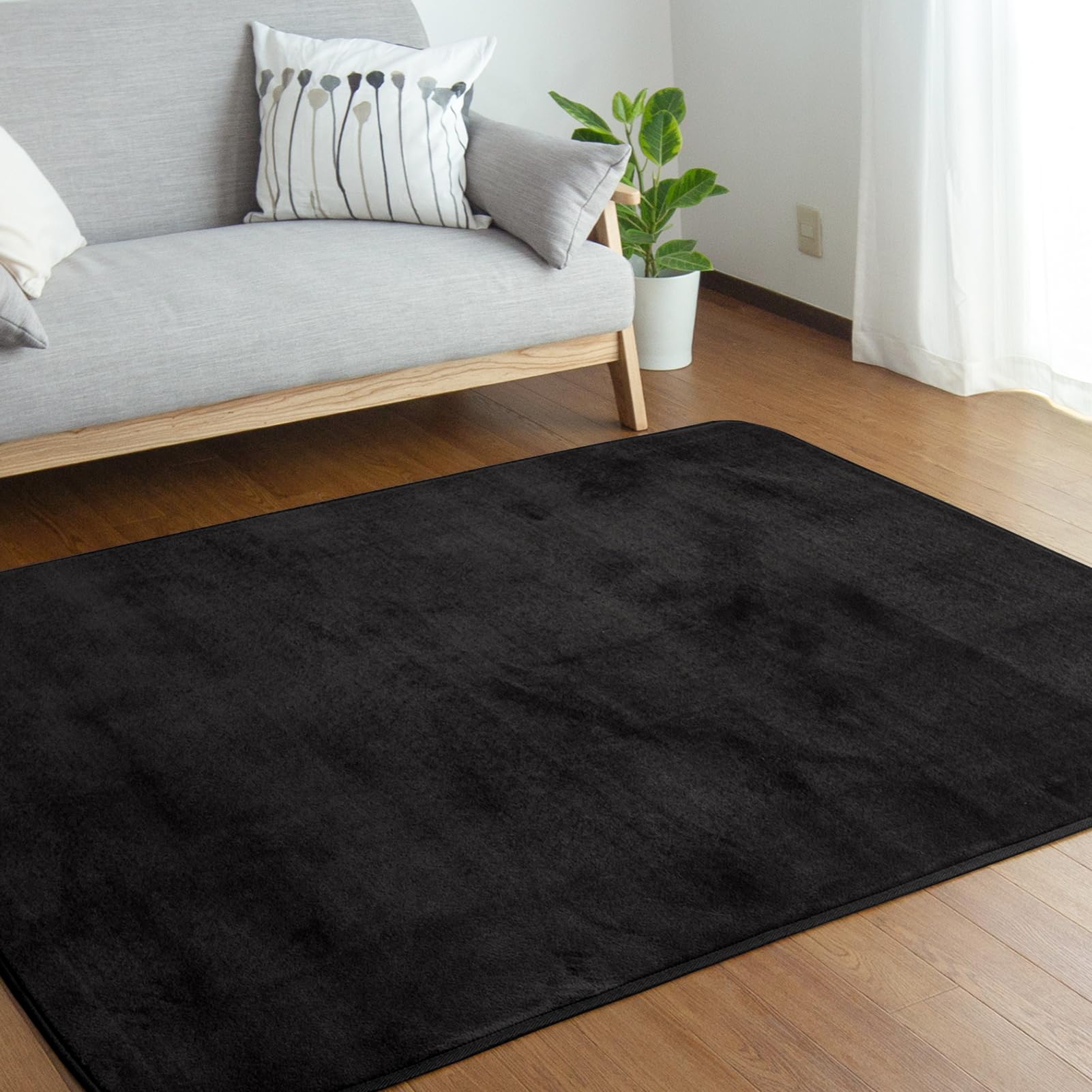 リプラクオール カーペット ラグ 絨毯 ラグマット 135×185cm(約1.5畳) 洗える 滑り止め 抗菌 防臭 防ダニ オールシーズン ホットカーペット対応 簡単に掃除 フランネル ブラック商品画像