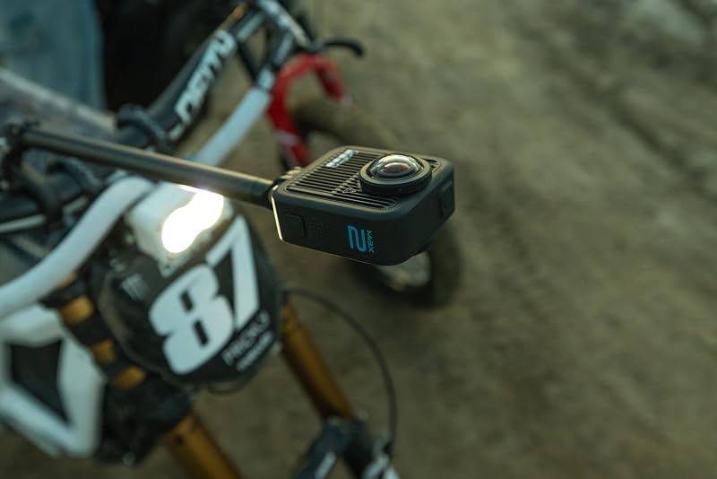 MAX2 + Zubehörpaket – Enthält eine 1,2 m Lange Verlängerungsstange, 2 Enduro-Akkus mit 1960 mAh und eine 64 GB SanDisk microSD-Karte