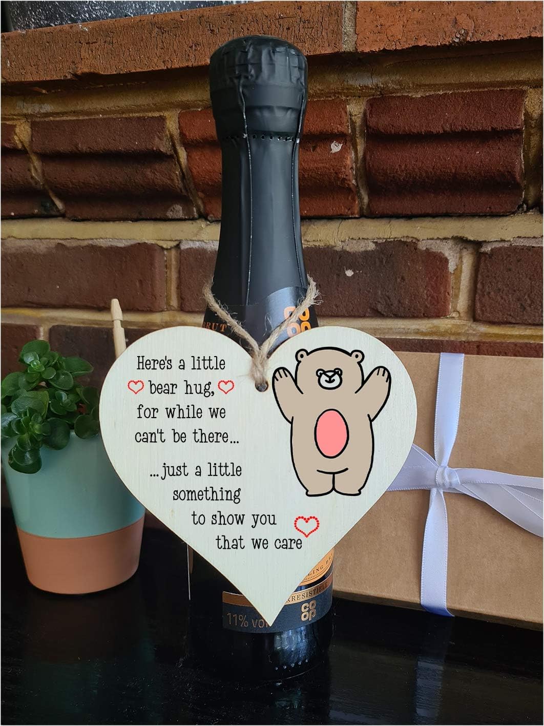 Targa Decorativa A Forma Di Cuore In Legno Fatta A Mano - The Plum Penguin Con Scritta 'Be Who You Are' - Idea Regalo Motivazionale 10x10 Cm