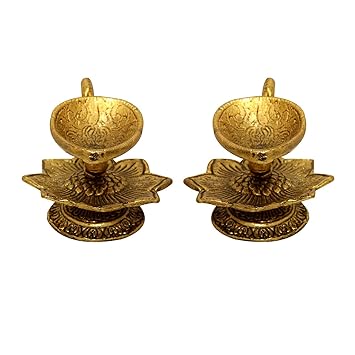 Rockshok Set of 2 Handheld Metal Diya Oil Lamp for Puja - Diya for Diwali Decoration - Engraved Dia for Home Temple Festival Gifts Puja Articles Decor - Diwali Lights (11 x 6 x 6 cm)
