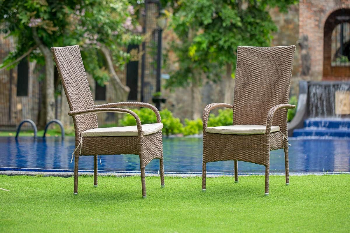 East West Furniture OSOS502A 5Pc Outdoor Brown Wicker Dining Set Includes a Patio Table and 4 Balcony Backyard Armchair with Linen Fabric Cushion: Furniture & Decor