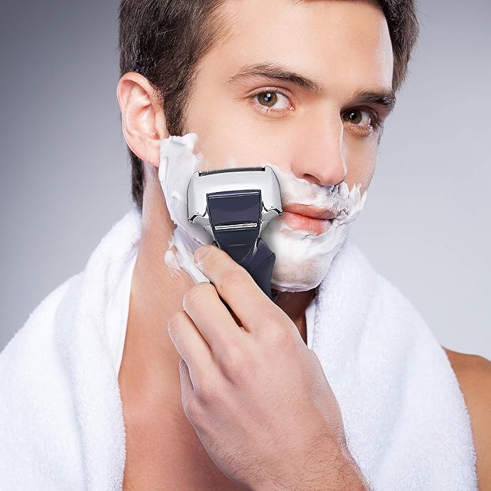 Panasonic 松下 ES8243AA 四刀头 干湿两用 往复式电动剃须刀 7折.99史低 海淘转运到手约¥528