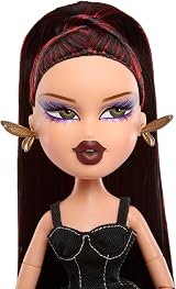 Bratz Fashion Pixiez Lina Collectible Doll with Wings Ring Accessory view 3