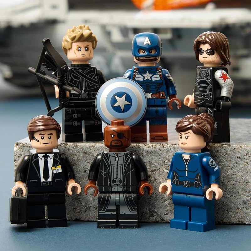 ǀ Marvel Elivelivolo S.H.I.E.L.D. - Kit di Modellismo per Adulti - 6 Minifigure, tra cui Captain America e Nick Fury - Decorazione per Mensola Fai da Te - Regalo per i Fan degli Avengers - 76354