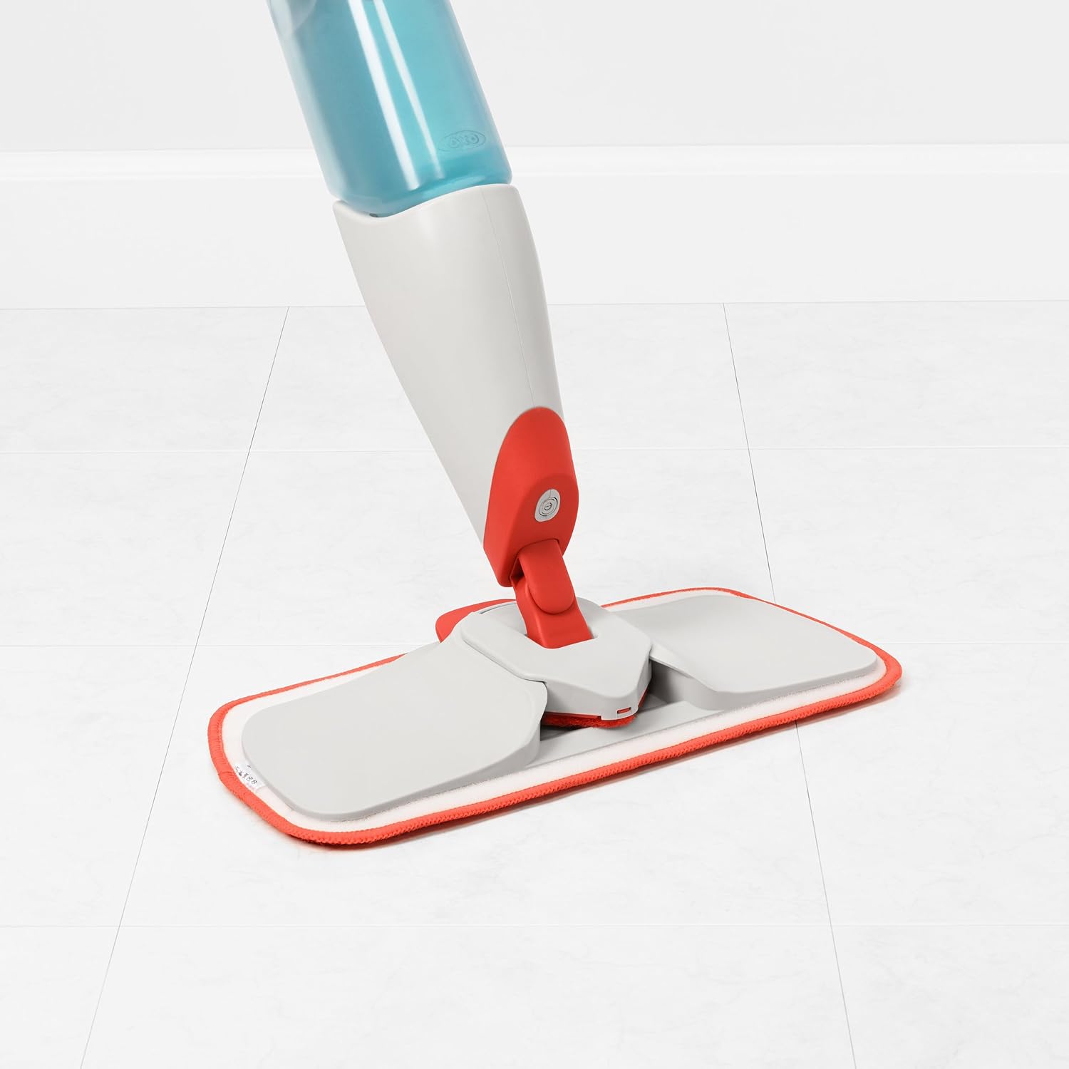 OXO Good Grips Microfibre Spray Mop with Slide-Out Scrubber, White/Metalic/Orange, 142.0 x 19.5 x 10.5 cm - Image 4