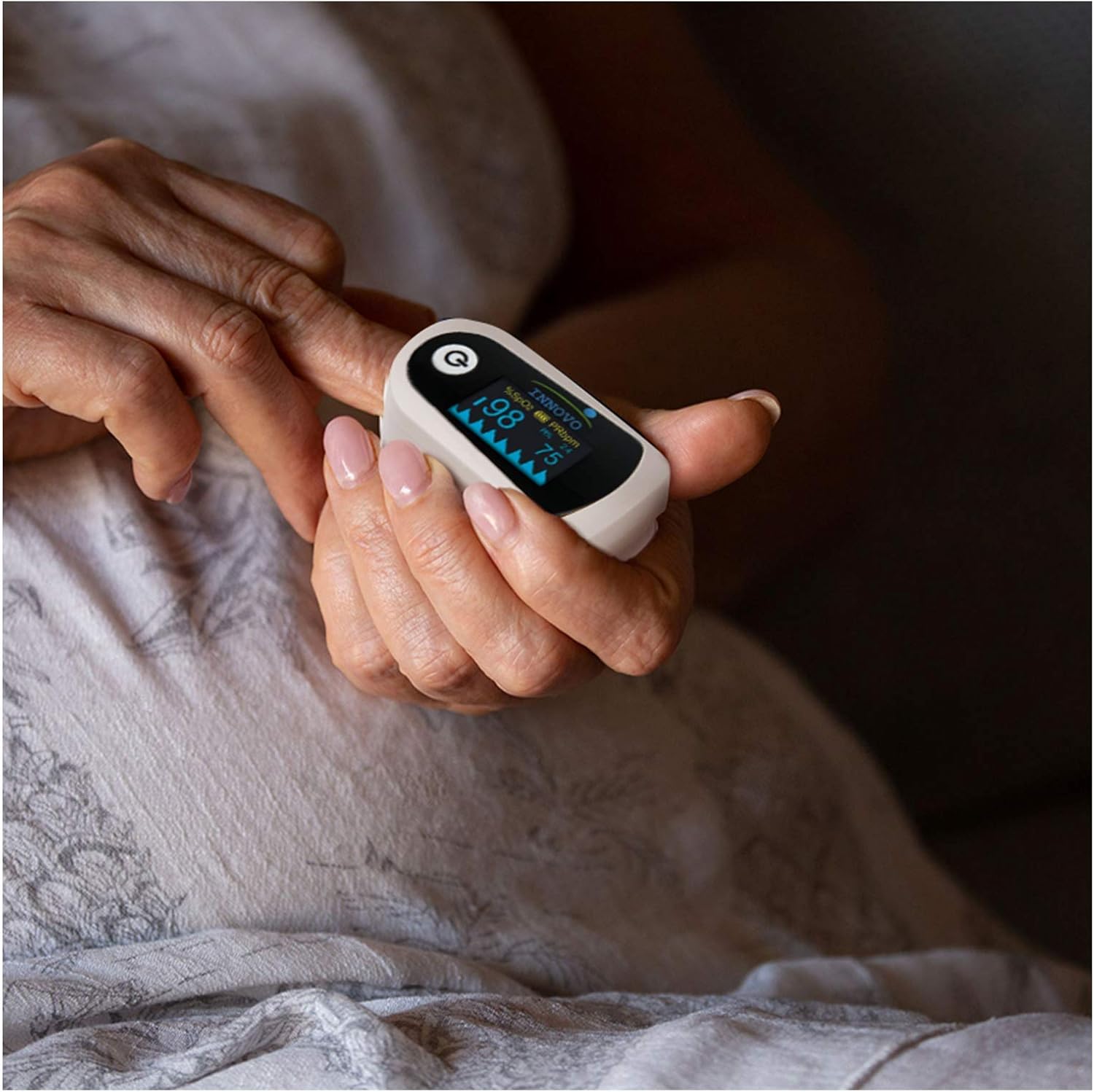 Innovo Premium iP900BP Fingertip Pulse Oximeter Blood Oxygen Monitor with Plethysmograph and Perfusion Index: Health & Personal Care