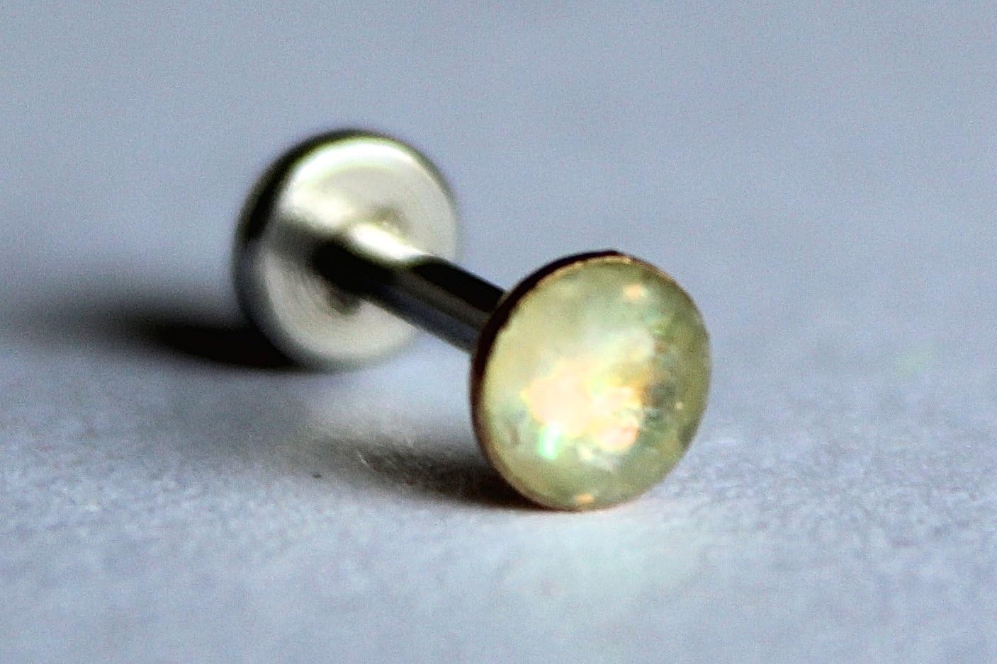 18g or 16g: Opalescent Pistachio Internally Threaded Labret : 1.5mm, 2mm, 2.5mm, 3mm, 4mm, 5mm Gem Sizes; 5/32" (4mm), 1/4" (6mm), 5/16" (8mm), 3/8" (10mm), 15/32" (12mm) Lengths; 316L Surgical Steel