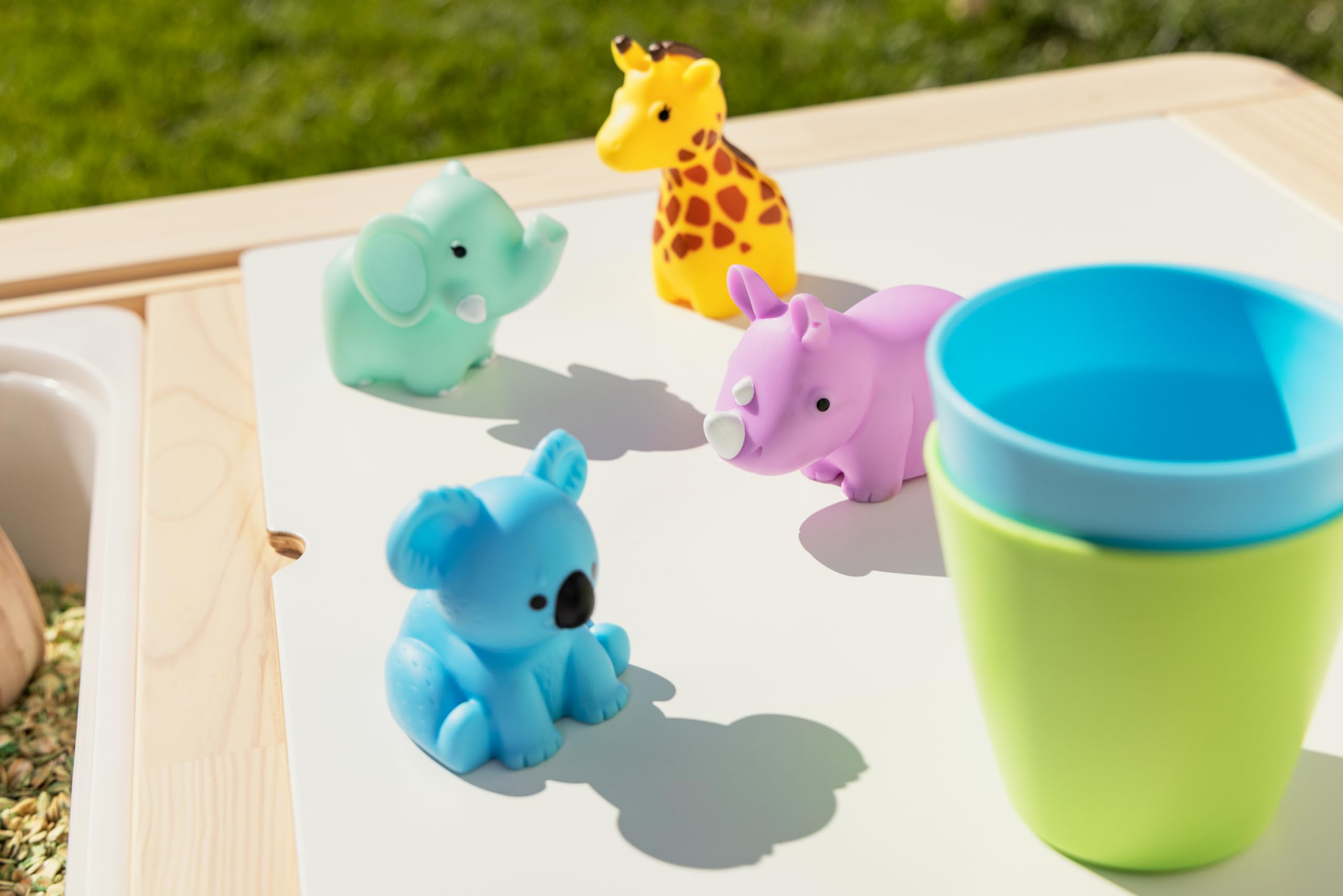 Munchkin Baby Bath Toy Squirts for Babies and Toddlers 9 Months and Up, Wild Animal Squirters, 8 Pack