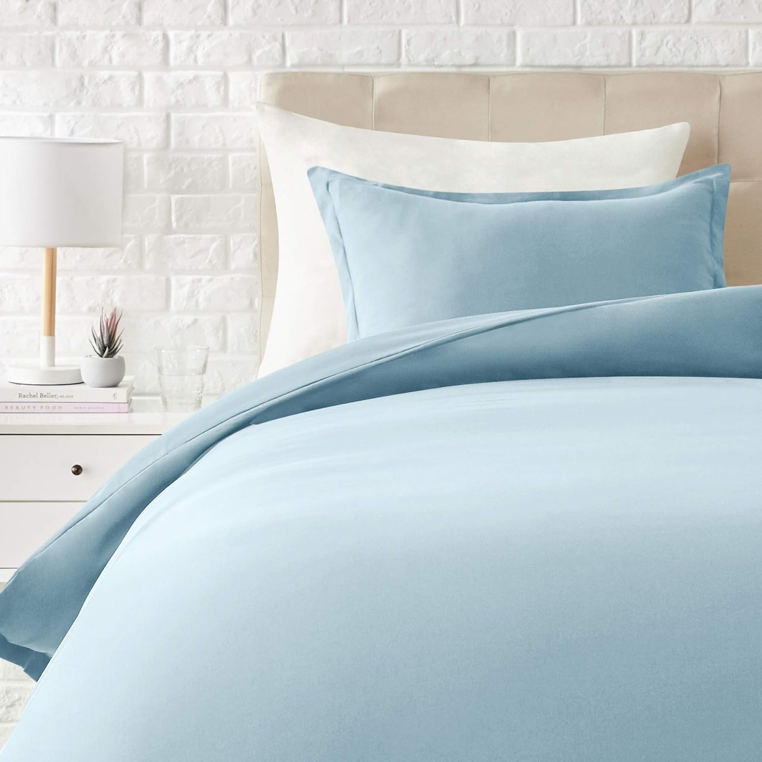 AmazonBasics LightWeight Microfiber Duvet Cover Set with Zipper