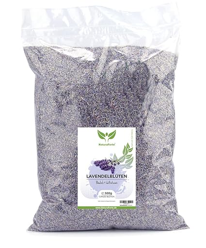 Une Tasse De Thé Avec Des Fleurs De Lavande Séchées Et Sur