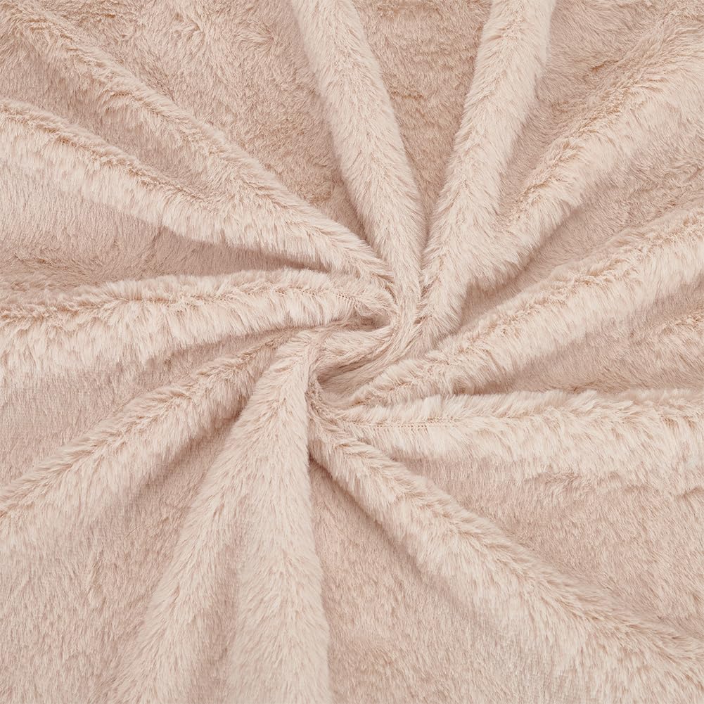 BENECREAT 160x46cm Short Hair Faux Fur Fabric, Antique White Pre-Cut Craft Fur Fabric Shaggy Fur Patches for Costumes, Apparel, Rugs, Pillows, Decorations