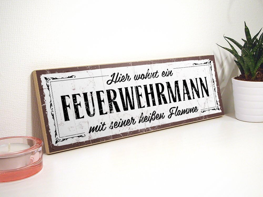 Typestoff Holzschild Mit Spruch Feuerwehr Mann Im Vintage Look Mit Zitat Als Geschenk Und Dekoration Zum Thema Feuerwehr Und Turschild 9 5 X 28 2 Cm Amazon De Kuche Haushalt