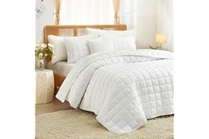 HiSnug White Quilt Set King Size, Oversized King Quilts Bedding Set, Soft, Cozy, Breathable Lightweight Bedspread Bed Coverlets for All Seasons, 3 Pieces, 1 Quilt and 2 Pillow Shams