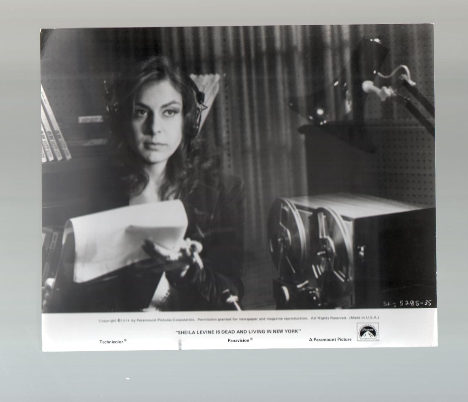 Sheila Levine Is Dead And Living In New York MOVIE PHOTO: Sheila Levine Is Dead and Living in New York-Jeannie