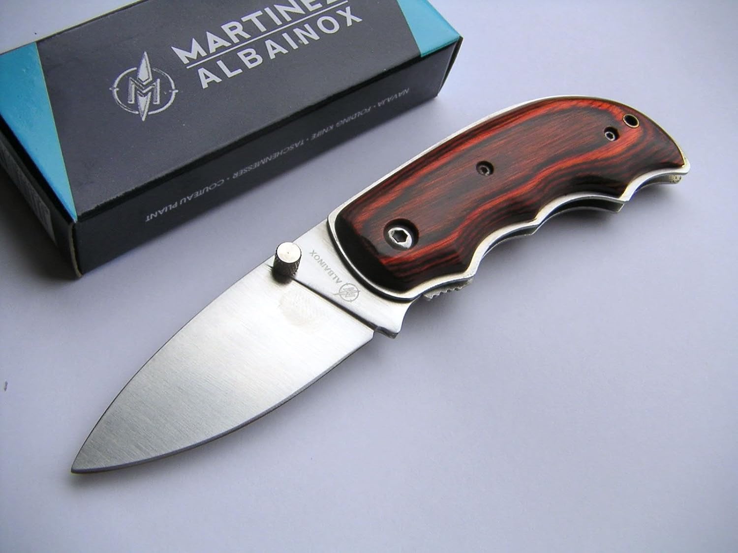 Albainox inexpensive pocket knife, compact, classic, with real wood