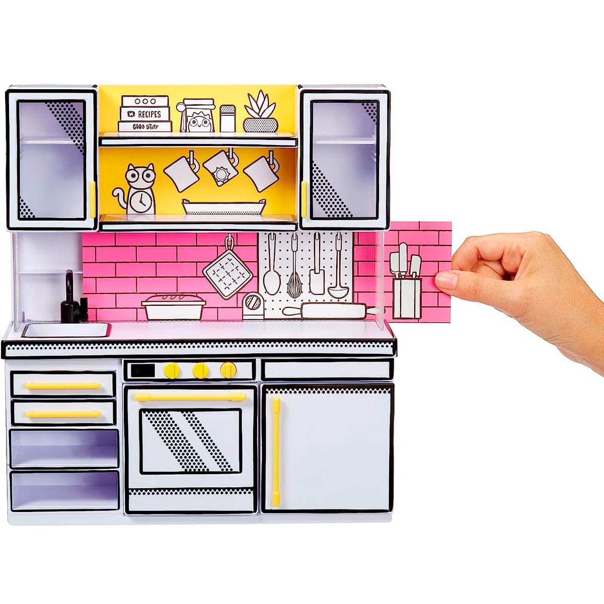 MGA's Miniverse Make It Mini Kitchen - DIY Kitchen Playset with UV Light, Mystery Recipe, Resin Play, and Exclusive Mini Oven Mitts - Not Edible - Requires Batteries - Suitable for Kids Ages 8+