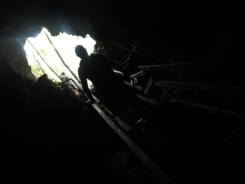 The Night Marchers And Other Strange Tales Daniel Braum Anthony Rivera 9781940658711 Amazon