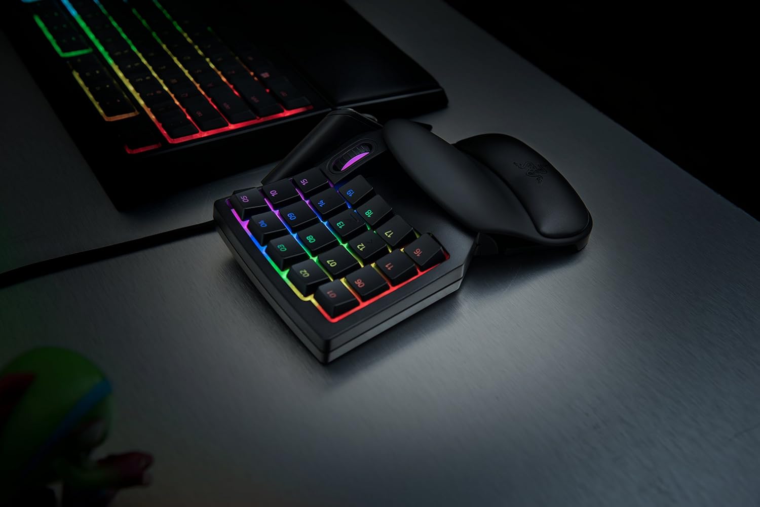Razer Tartarus v2 Gaming Keypad: Mecha-Membrane Key Switches - 32 Programmable Keys - Customizable Chroma RGB Lighting - Programmable Macros - Classic Black: Computers & Accessories