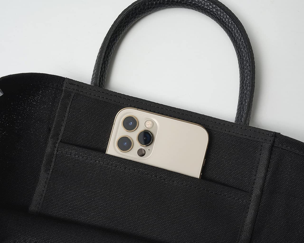 YOUNG & OLSEN The DRYGOODS STORE PACKABLE BAG BOOK BLACK:5/7発売【ムック本付録】パッカブルバッグ(黒) スマホが入る内ポケット