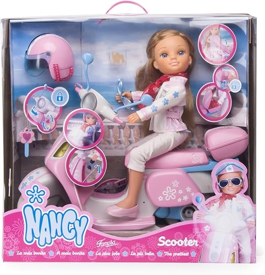 nancy y su scooter rosa