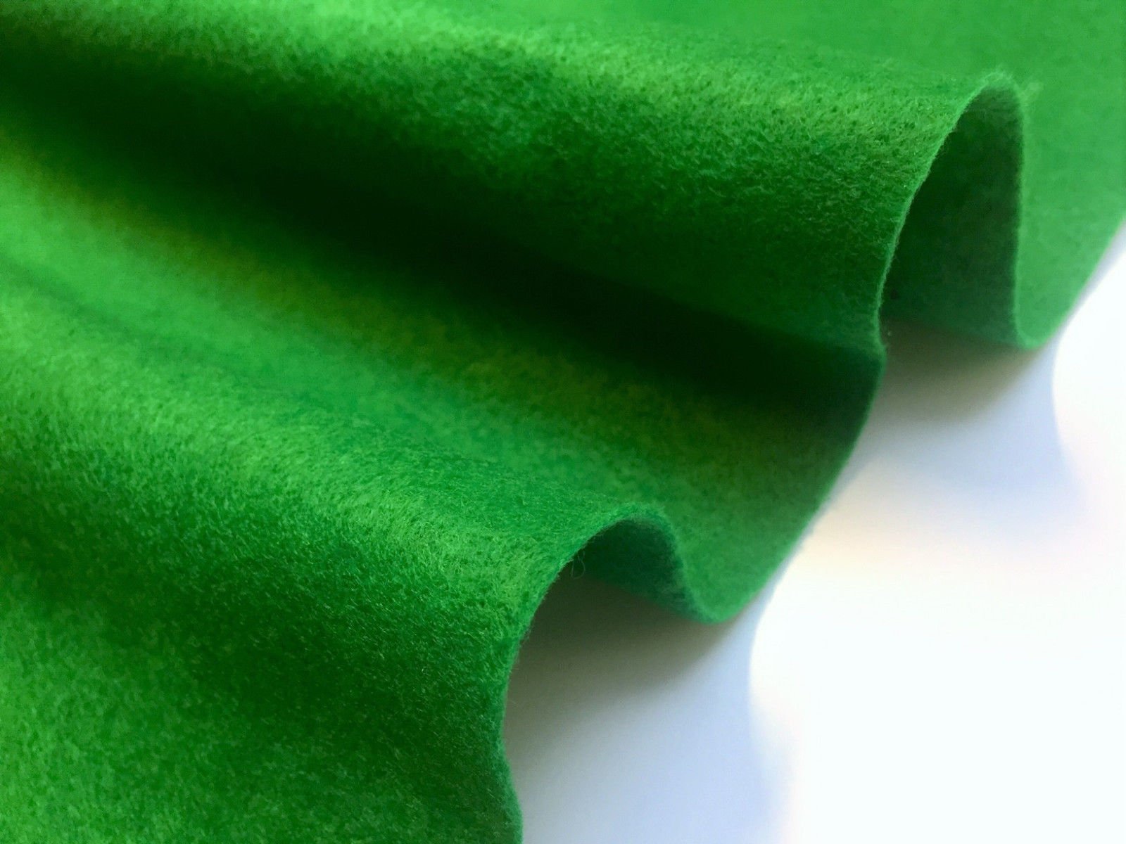 Felt Fabric Material Craft Plain Colours Soft Polyester, 2mm Thickness - 102cm Wide (Emerald Green, 1 Meter)