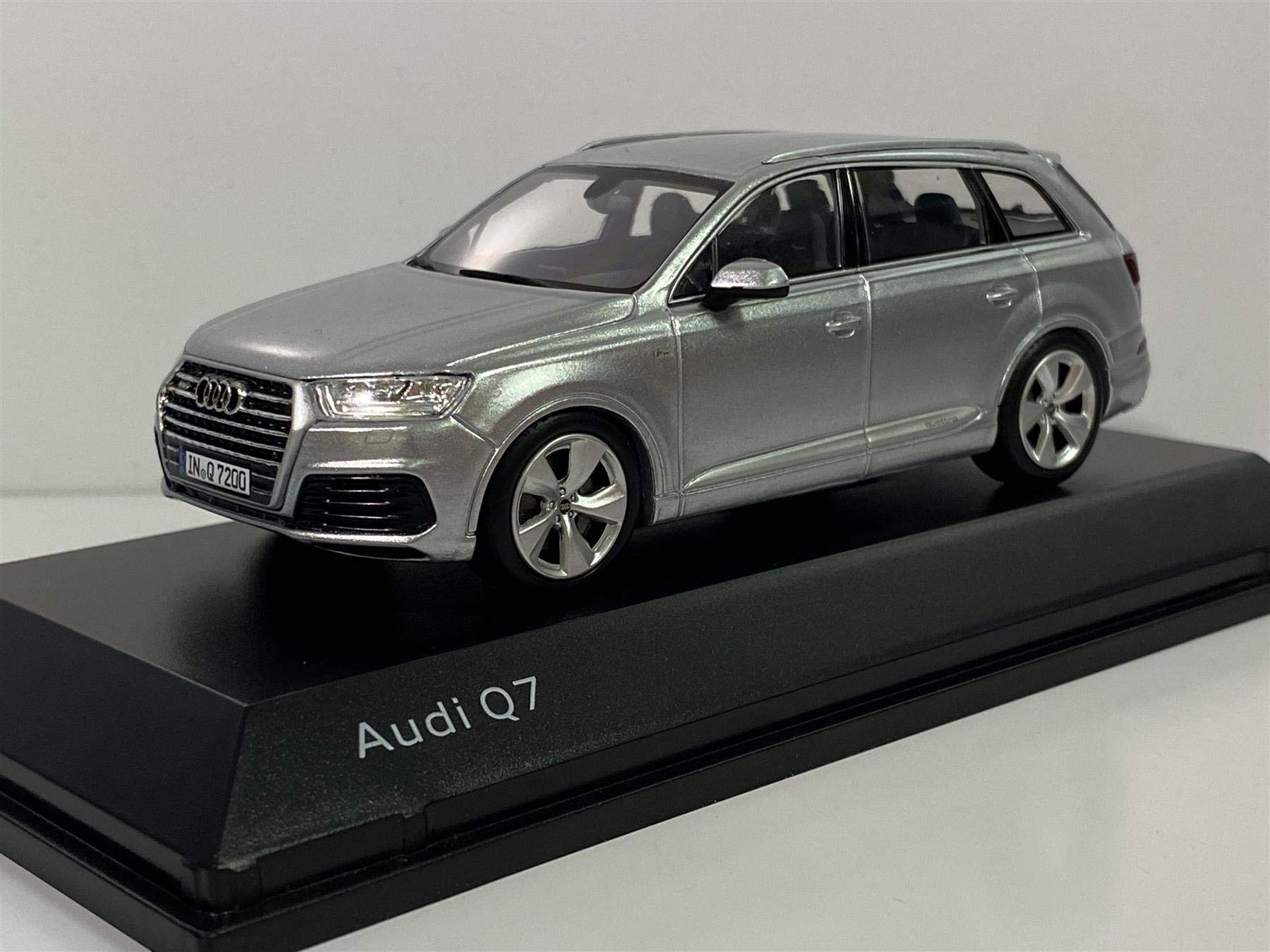 Spark - 5011407613 - Audi Q7-2015 - 1:43 - Silver