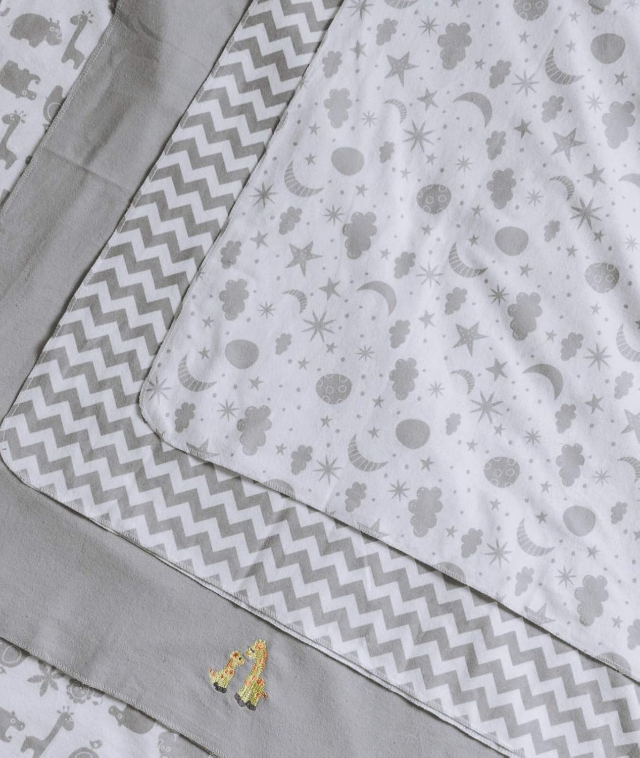 Spasilk Baby 4 Pack 100% Cotton Flannel Receiving Blanket, Grey Giraffe, One Size: Clothing