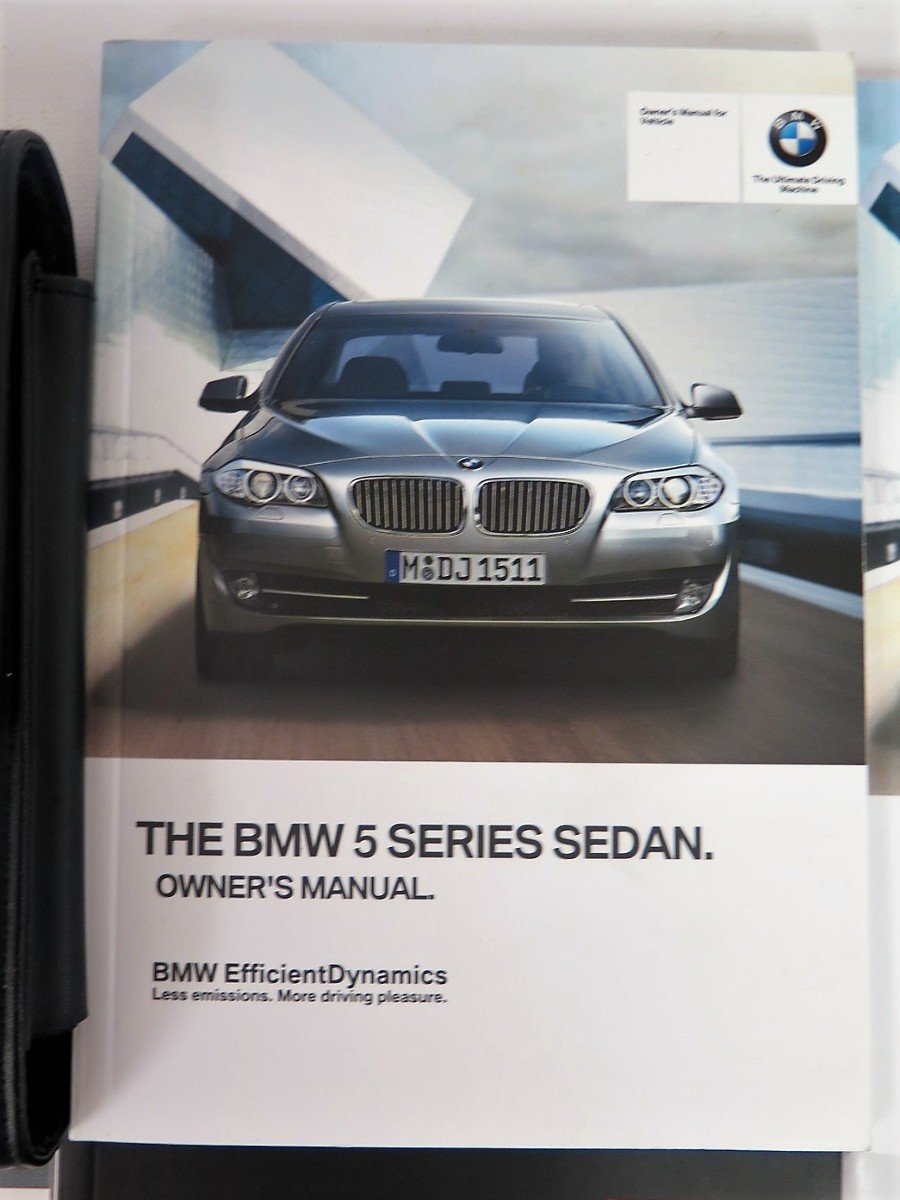 2013 BMW 5 SERIES SEDAN OWNERS MANUAL AND KEY FOB REMOTE: BMW:  0682821521560: Amazon.com: Books