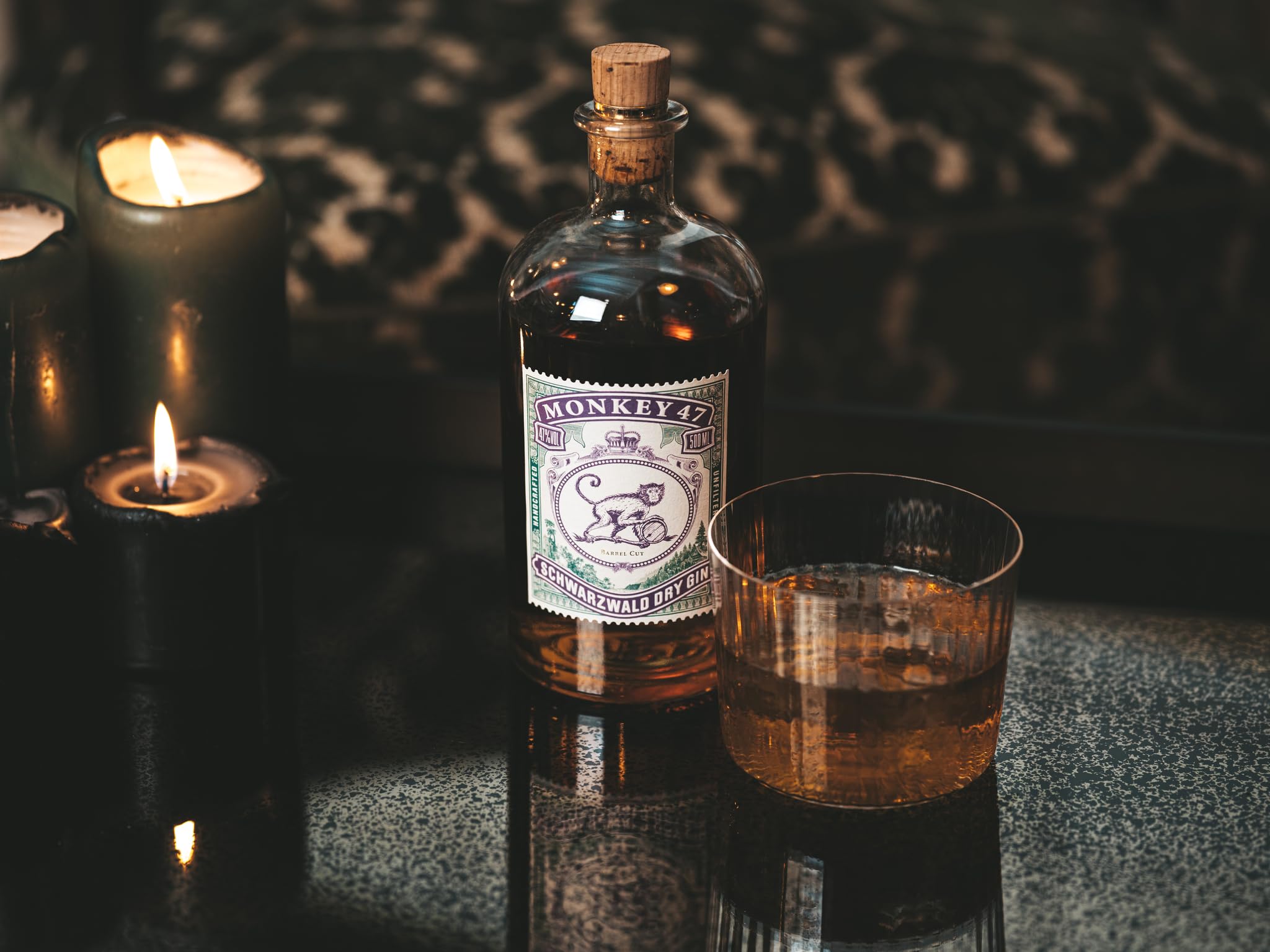 Monkey 47 Schwarzwald Dry Gin – Harmonischer Ultra Premium Gin mit Wacholderaroma & frischen Zitronen- und Fruchtnoten – 1 x 0,5 L | 500 ml (1er Pack) 8