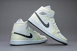 Nike Women's WMNS Air Jordan 1 Mid Trainers, Beige, 6