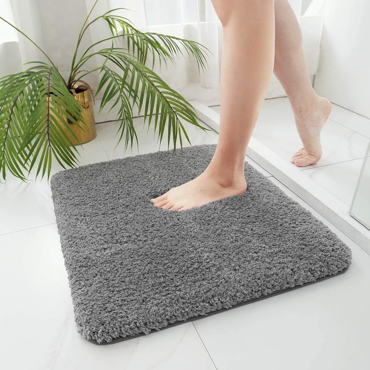 Amazon Com Bathroom Rug Mat Ultra Soft Bath Mat For Bathroom Water Absorbent Microfiber Bathroom Mat Machine Washable Bath Rug For Bathroom Thick Plush Rugs For Shower Bath Room Grey Home Kitchen
