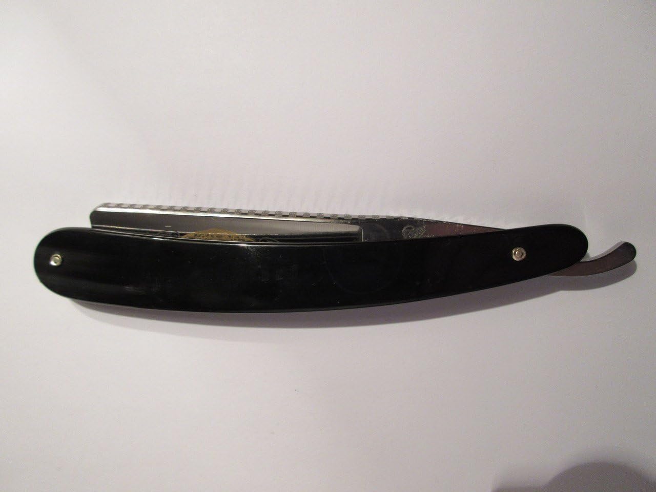 Wacker Jungmeister 7/8+" Straight Razor, Slight Barbers Notch Tip, Gold Etched Blade, Decorated Spine, Horn Scales