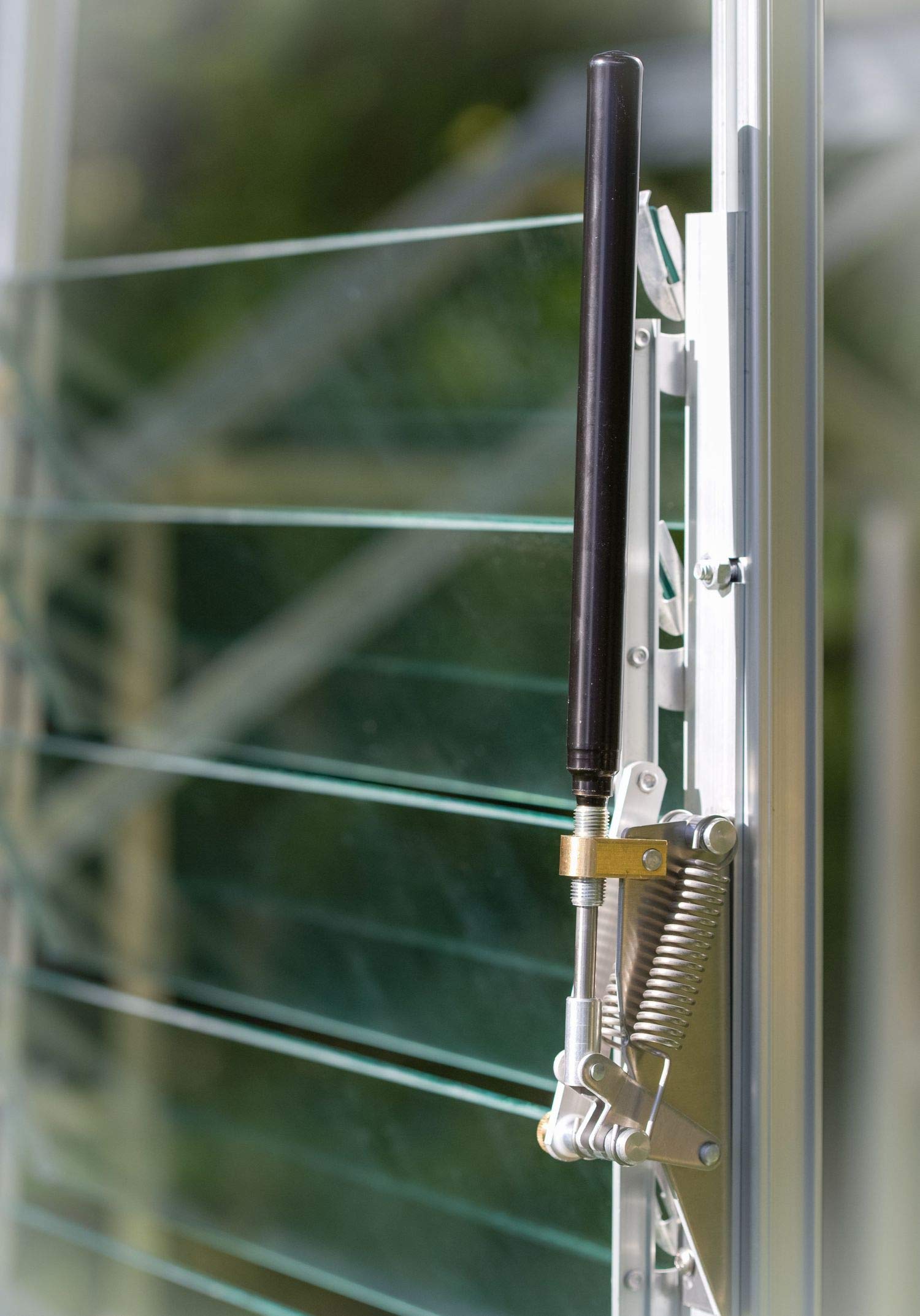 Gardening Naturally Greenhouse Louvre Vent Automatic Window Opener