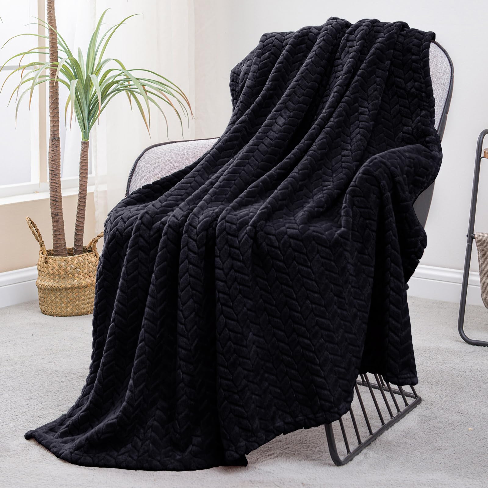 Exclusivo Mezcla Fleece Throw Blanket for Sofa and Bed, 127x178 CM Soft Cozy Jacquard Flannel Blankets, Lightweight Fuzzy Plush Warm Throws for All Seasons, Black